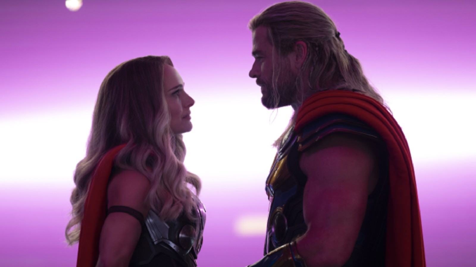 Jane Foster (Natalie Portman) e Thor (Chris Hemsworth).