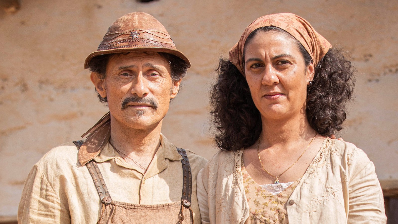 Timbó (Enrique Diaz) e Tereza (Clarissa Pinheiro)