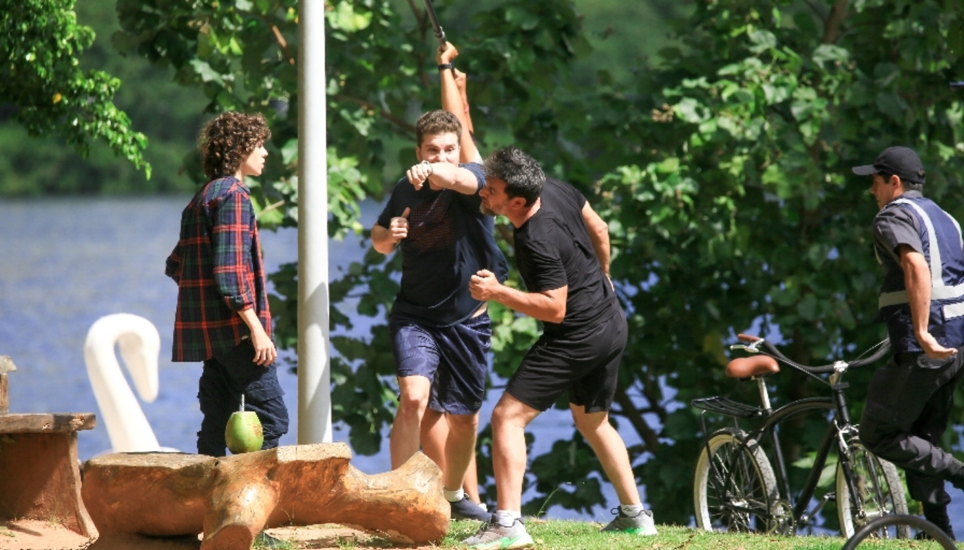 Rodrigo Lombardi e Thiago Fragoso gravam cena de briga em