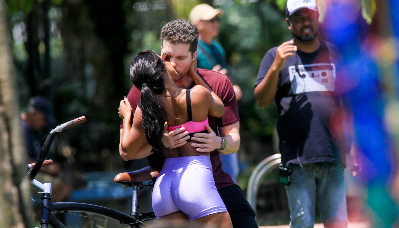 Talita (Dandara Mariana) e Caíque (Thiago Fragoso) em