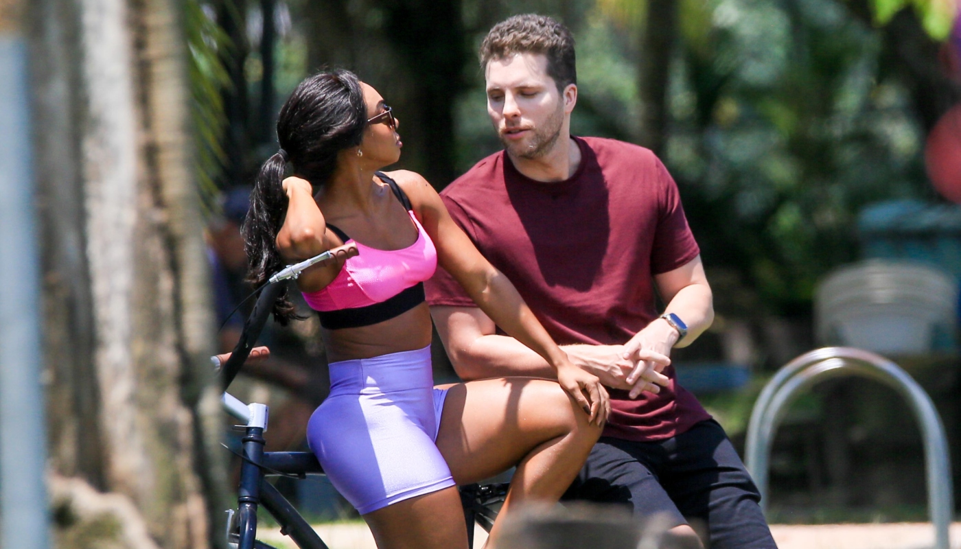 Talita (Dandara Mariana) e Caíque (Thiago Fragoso) em