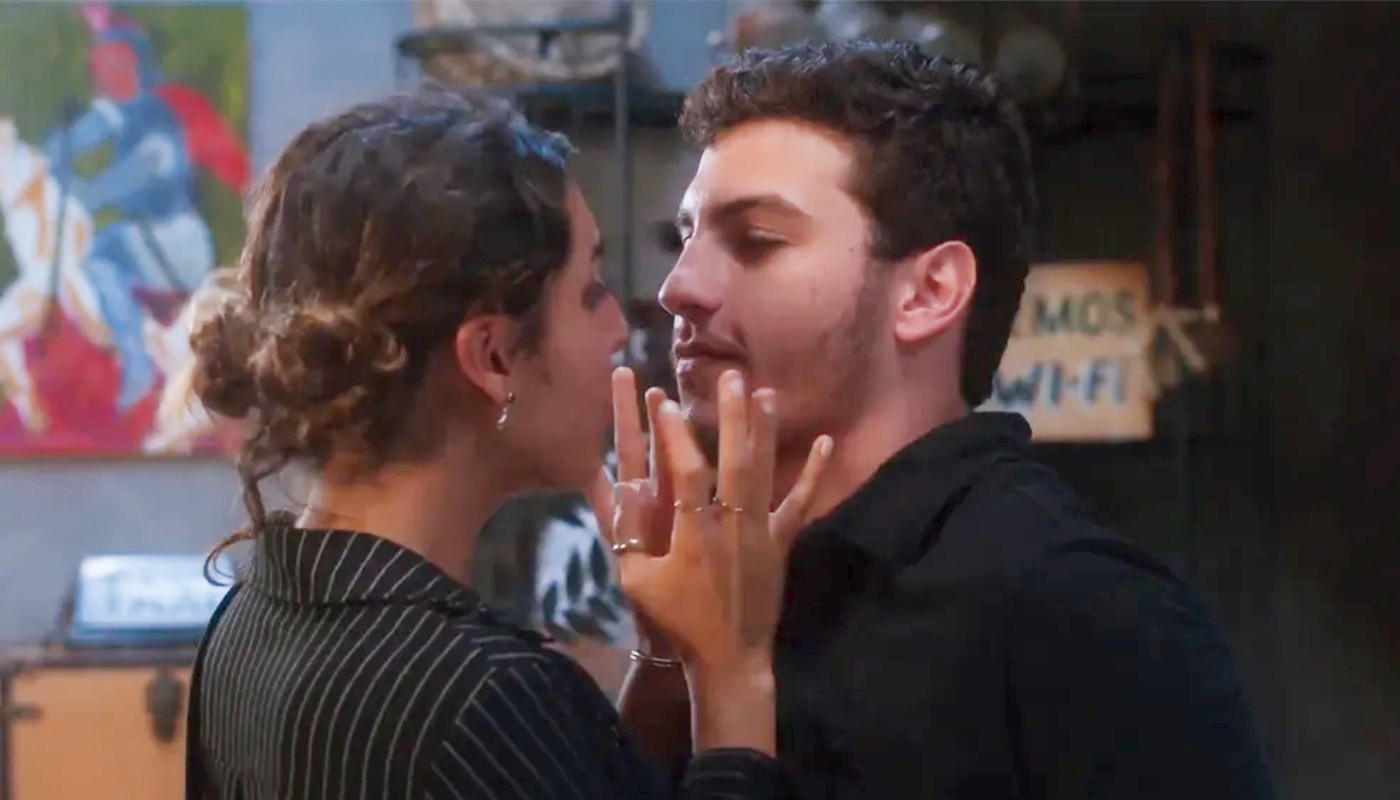 Bia (Flora Camolese) e Fred (Henrique Barreira) em 