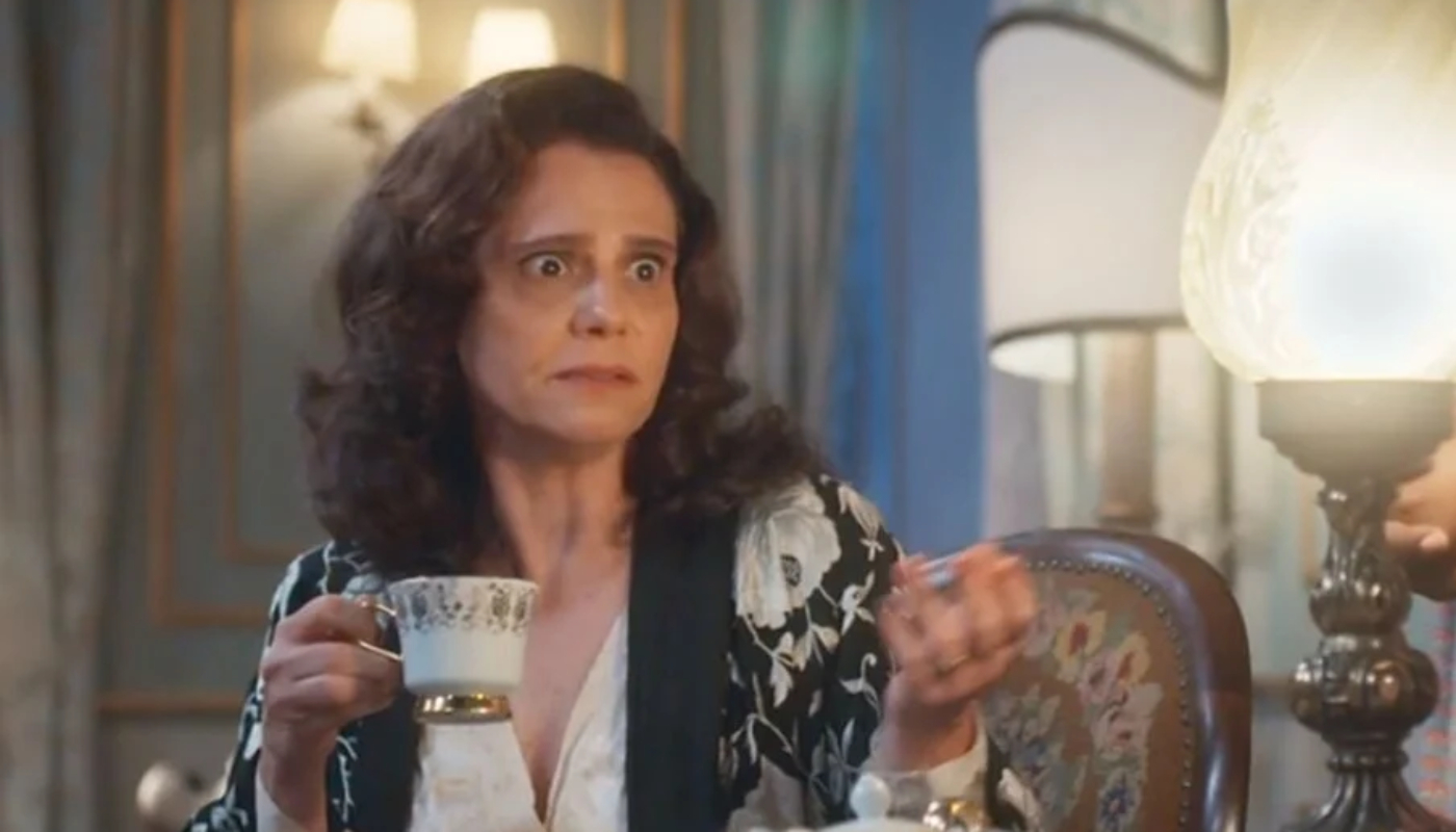 Violeta em cena de